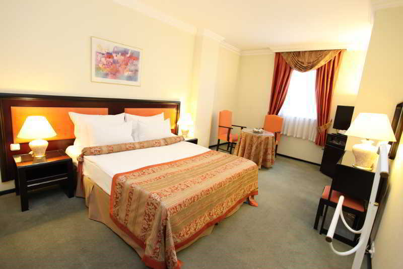 Guenes Hotel Merter Istanbul Rum bild