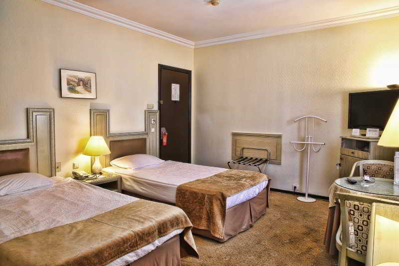 Guenes Hotel Merter Istanbul Exteriör bild